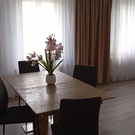 Stellas Monteurwohnungen * Crimmitschau